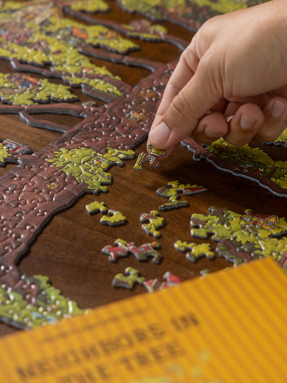 EDGE PIECE PUZZLE: NEIGHBORS IN THE TREE