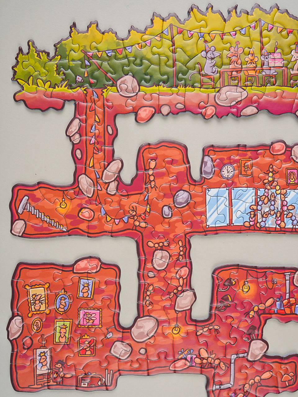 EDGE PIECE PUZZLE: BIRTHDAY HEIST ON THE HILLSIDE